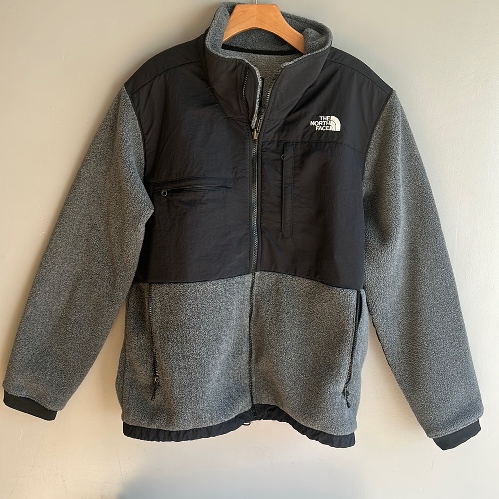 The north face sweater size L great condition like new no flaws
